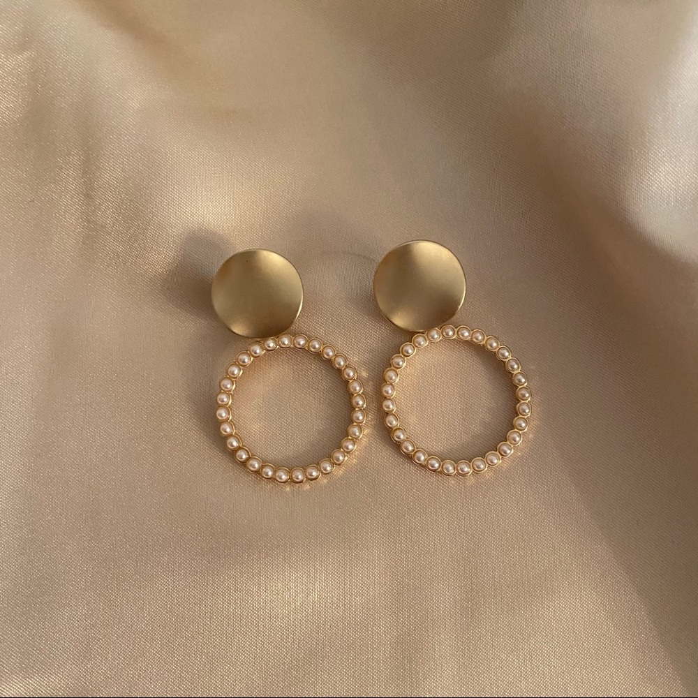 💙💕💕Last one Golden Circle Pearls Drop Earrings - Picture 3 of 9